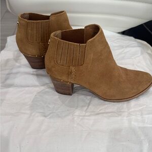 Steve Madden Women's Tan Suede Ankle Boots/steve madden